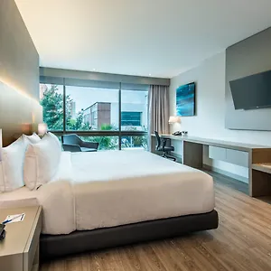 https://holiday-inn-express.hotels-bogota.net